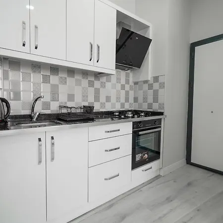 Апартаменты Charming Apartment With Central Location Close To Beach In Muratpasa, Antalya