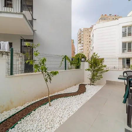Lejlighed Charming Apartment With Central Location Close To Beach In Muratpasa, Antalya
